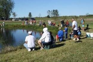 kids-fishing-at-pond