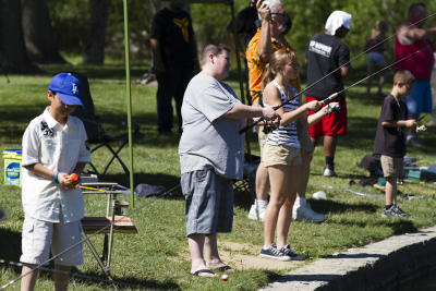 kids-fishing-on-pond